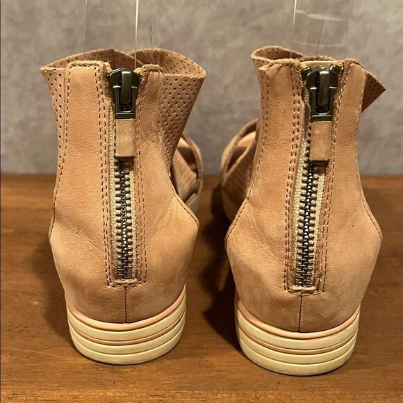 Eileen Fisher | Shoes | Eileen Fisher Blush Tan Leather Peep  Eileen Fisher Blush Pink Leather Perforated Tan Sandals size 6